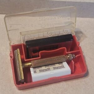 Gillette Vintage Gold Super Speed One Piece Razor With Original Case And Blades